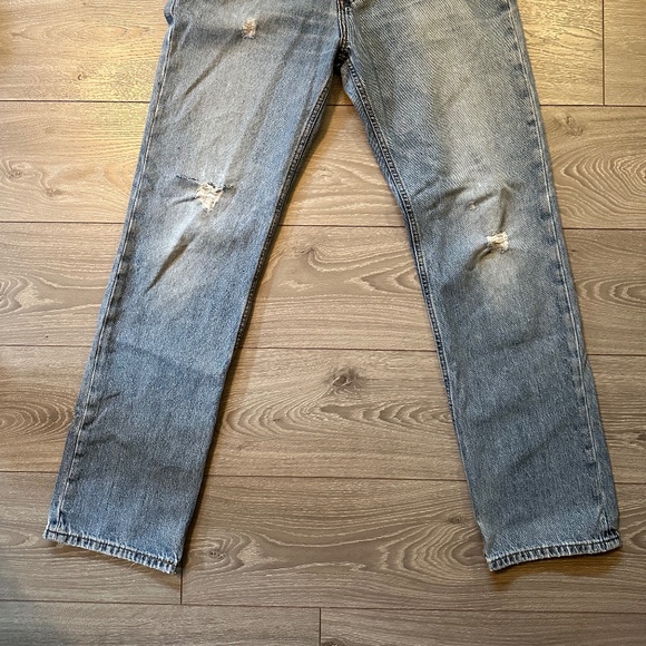 Levi's 516 Light Wash Slim Straight Distressed Jeans - Picture 3 of 9